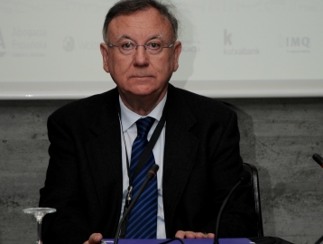 1544368477_Fernando_Salinas_Ponente.jpg